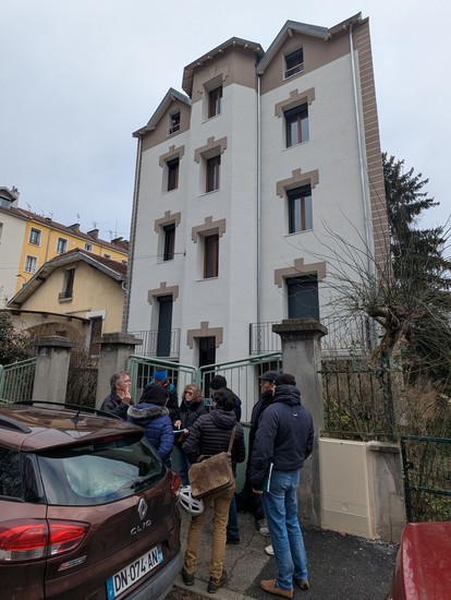 Visite d'une copropriété rénovée à Fontaine